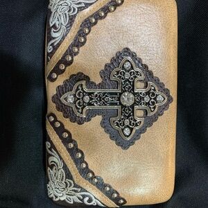 EUC Vintage Rhinestone Studded Cross Wallet-Clutch Tan. EXCELLENT XMAS GIFT 🎄